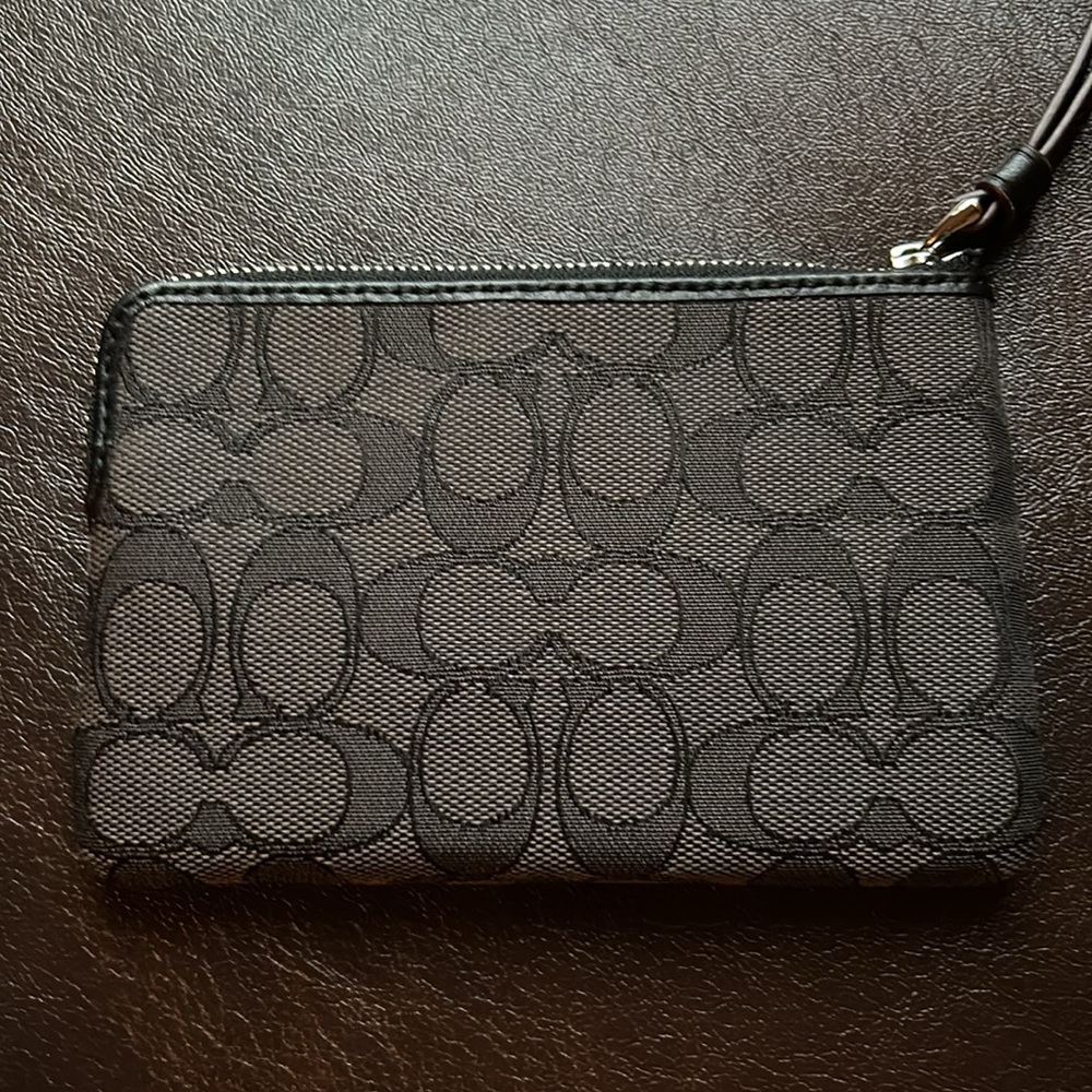 Coach crossbody bag and matching wristlet - Picture 10 of 15